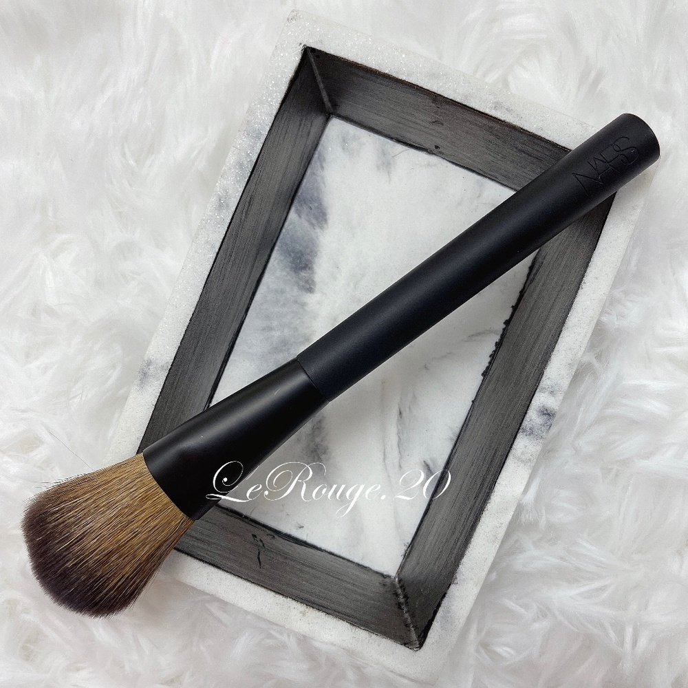 NARS #20 blush powder brush (NEW)